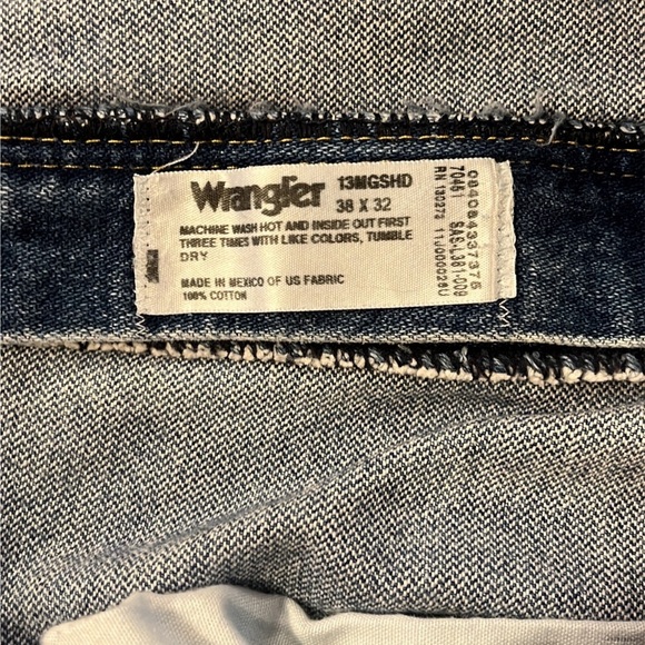 Men's Wrangler George Strait Cowboy Cut Worn in Jeans Size 38 X 32 - Picture 3 of 4